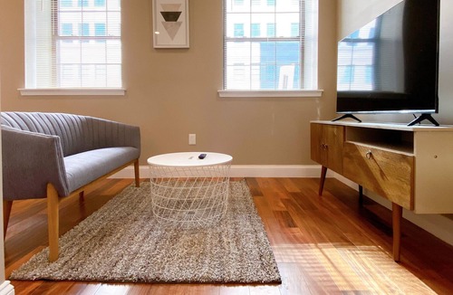 Logan Square Apartment | 念奴嬌 | Riesling Studio at City Hall