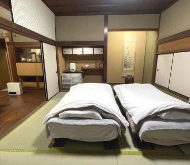 Yokosuka Hostel | 懐かしい日本の家 nostalgic Japanese house For-R Uwamachi Share House