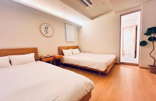 Yushima Apartment | 最大4人 宽敞双床房 东京上野超级中心 设计师房间Yaoc 上野公园3分钟 车站1分钟 超级繁华 免费wifi 戴森吹风
