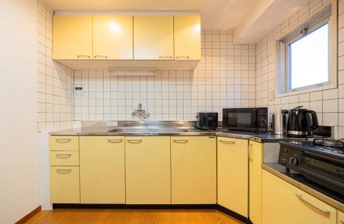 Sasazuka Apartment | 東真ビル4f5f