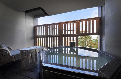 Ikaho Stone Steps Hotel | 楓と樹