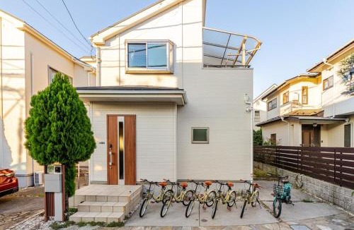 Katasekaigan Villa | 江の島エリア 駅徒歩5分の広々モダン一軒家 最大8名 無料駐車場と冬も快適な床暖房あり molle shonan