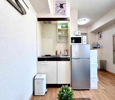 Hyakunincho Apartment | 駅徒歩4分 新宿駅7分 バンクシーアートのスタイリッシュルーム