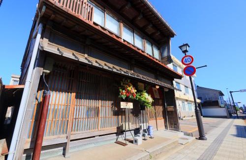 Komatsu Apartment | 龍助25ANNEX Ryusuke25ANNEX