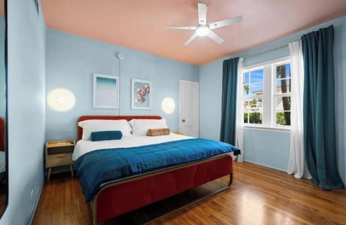 North Beach Hotel | #03 Unit in Mid-century Art-Déco Building KingBed EnSuiteBath Steps>Beach PetsOK