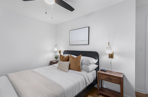 Alabaster House | 1.5 miles to shops & interstate! Family friendly modern townhouse.