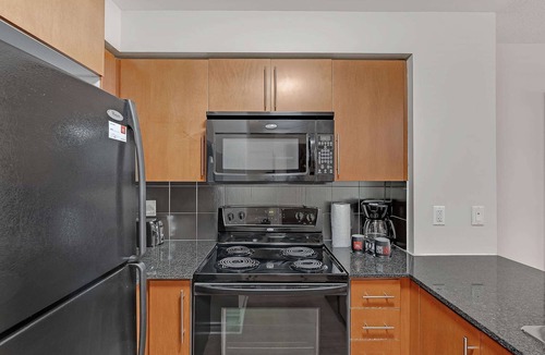 Downtown Mississauga Apartment | 1 Bedroom/1 Bathroom Suite