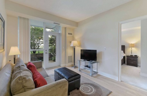 Markham Apartment | 1 Bedroom/1 Bathroom Suite