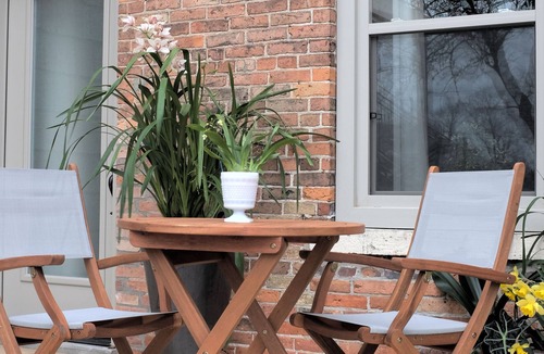 Goderich Apartment | 1 Bedroom Apartment in Beautifully Renovated Heritage Home (apt 2)