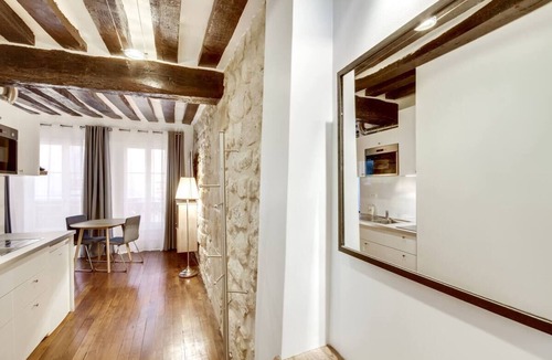 Bonne-Nouvelle Apartment | 1 Bedroom Apartment in Saint Sauveur with Kitchen