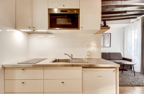 Bonne-Nouvelle Apartment | 1 Bedroom Apartment in Saint Sauveur with Kitchen