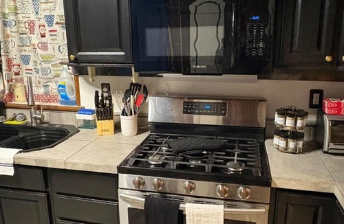 South Side Flats Apartment | 1 Bedroom Beautiful apartment 12 mins to Downtown!