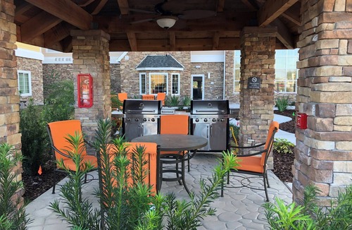 Lakeland Condo | 1 Bedroom | Free Breakfast Buffet. Outdoor Pool