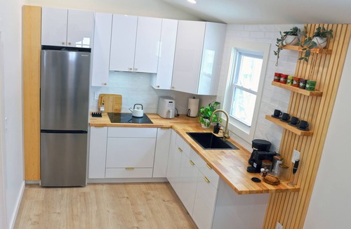 Farmingdale House | 1-Bedroom Modern and Luxurious Retreat