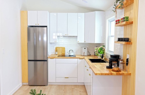 Farmingdale House | 1-Bedroom Modern and Luxurious Retreat