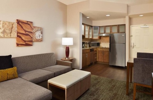 Airport North Apartment | 1 Bedroom Suite Near Hooters ORL