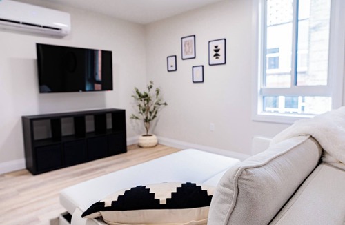 Kitchener Apartment | 1 Bedroom Unit with living space and full kitchen Prime Downtown location