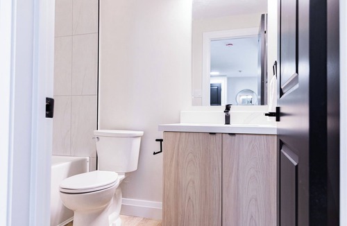 Kitchener Apartment | 1 Bedroom Unit with living space and full kitchen Prime Downtown location