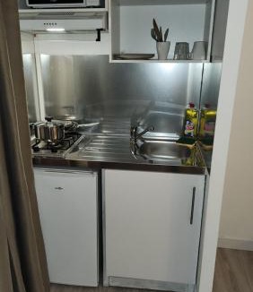 La Courneuve House | 1 chambre meublé avec cuisine privé salle de bain partagé métro 7 la Courneuve remise de clé entre 11H et 14H