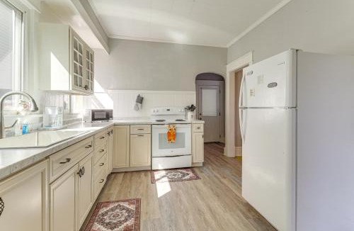 Steubenville House | 1 Mi to Dtwn & Franciscan University: Home w/Yard