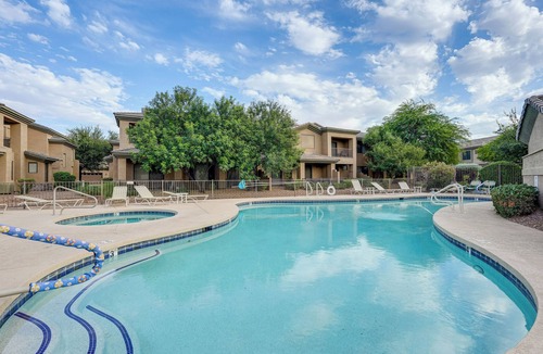 Fox Crossing House | 1 Mi to Golf: Lake-View Condo w/Pool in Chandler!