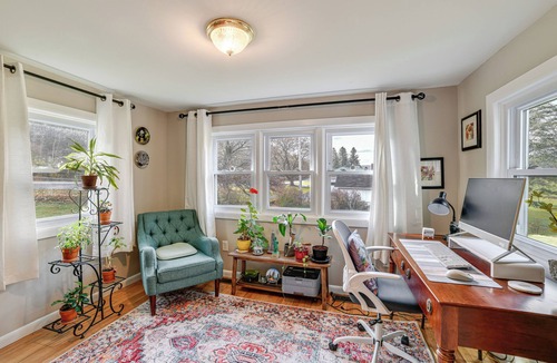 Franklin House | 1 Mi to Historic District: Mtn-View Franklin Home