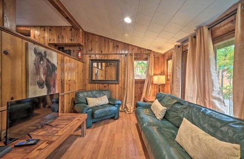 Huntingdon House | 1 Mi to Raystown Lake: 'Wyatt Earp Cabin' w/Deck!
