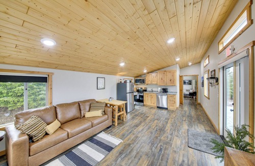 Troy House | 1 Mi to Waterfront Trails, Troy Home w/Hot Tub!