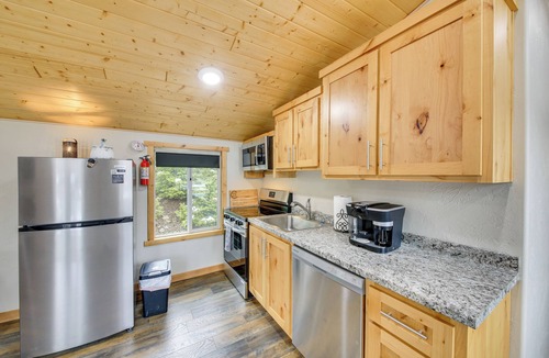 Troy House | 1 Mi to Waterfront Trails, Troy Home w/Hot Tub!