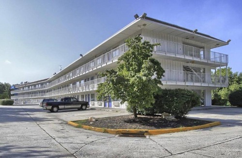 Camp Hill Apartment | 1 Queen Bed|Non-Smoking|Micfridge