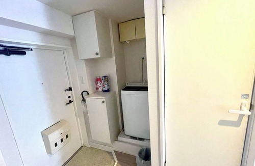 Nishi-Shinjuku Apartment | 1 room apartment beside Shinjuku Chuo Park, with separated bathroom and toilet