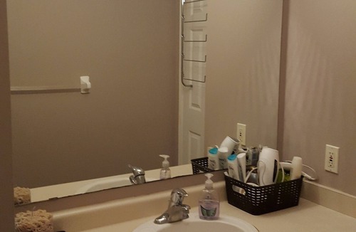 Waterloo House | 1 room fo Female Only Prefered Student, or professional studying/working