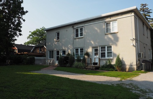 Barrie Apartment | 10% Flash Sale! Premium Apartment: Kitchen, Garden View & Off Street Parking
