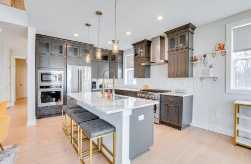 Rockaway House | 10 Mi to Morristown: Stylish Home Near Trails!