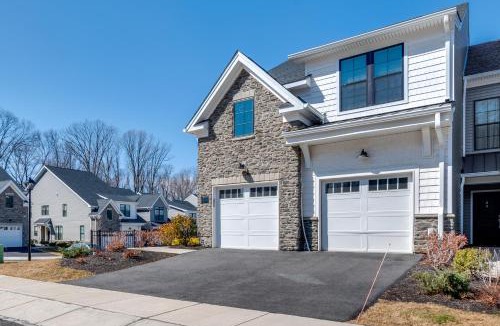 Rockaway House | 10 Mi to Morristown: Stylish Home Near Trails!
