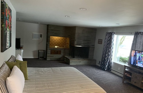 Hector Apartment | 10 Minutes to Watkins Glen -Lake view by wineries!