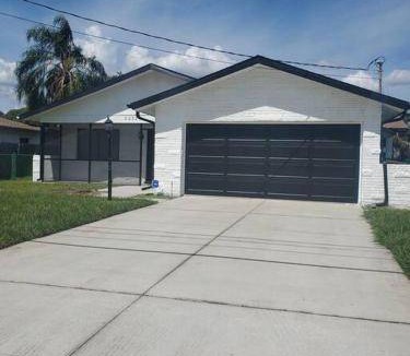 Clearwater House | 1000 m² House ∙ 3 bedrooms ∙ 8 guests