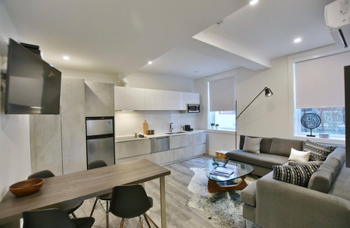 Collingwood Apartment | 101, 2 bedroom - Downtown Collingwood, Luxury Boutique Hotel.
