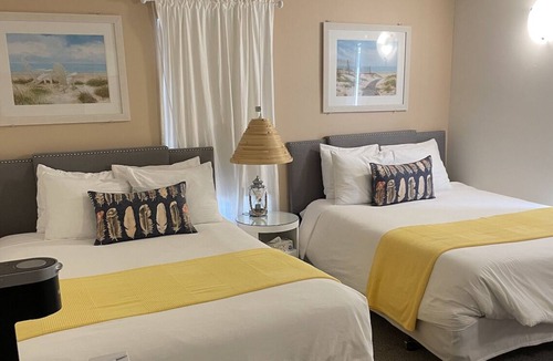 Port Elgin Hotel | 101 - Standard Room - 2 Queen Beds -1st Floor