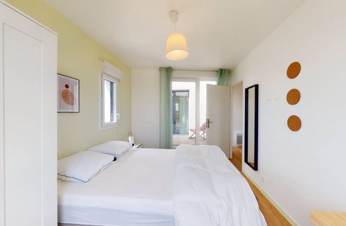 Choisy-le-Roi Resort | 102 m² Private room ∙ 1 bedroom ∙ 2 guests