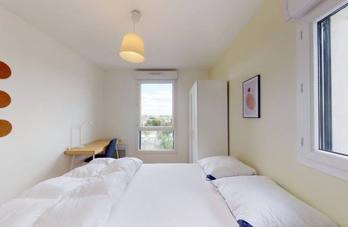 Choisy-le-Roi Resort | 102 m² Private room ∙ 1 bedroom ∙ 2 guests