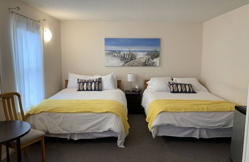 Port Elgin Hotel | 102 - Standard Room - 2 Queen Beds -1st Floor