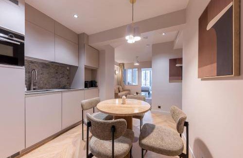 Chaussee-d'Antin Apartment | 105 m² Serviced apartment ∙ 3 bedrooms ∙ 10 guests