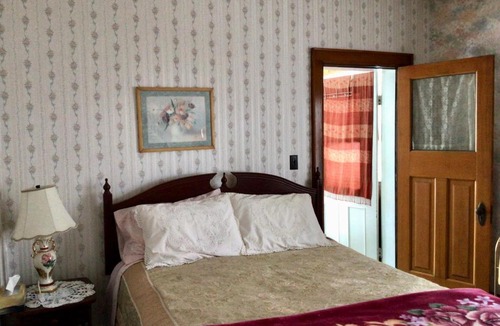 Hanover Bed & Breakfast | 10th Avenue Guest House & Suites