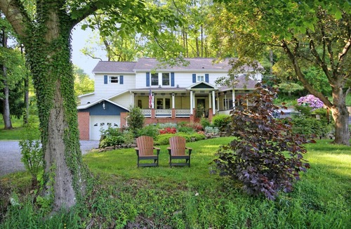 Cumbola House | 11-Acre Farmhouse Retreat | Creek, Pool, Hot Tub
