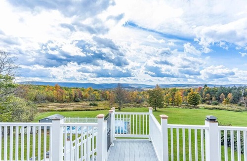 Millerton House | 11-Acre Retreat | Firepit, Pickleball & Nature