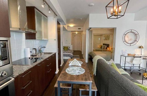 Toronto Entertainment District Apartment | 110 m² Apartment ∙ 3 bedrooms ∙ 8 guests