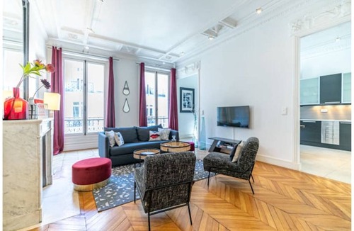 Champs-Elysees Apartment | 113 m² Apartment ∙ 2 bedrooms ∙ 4 guests