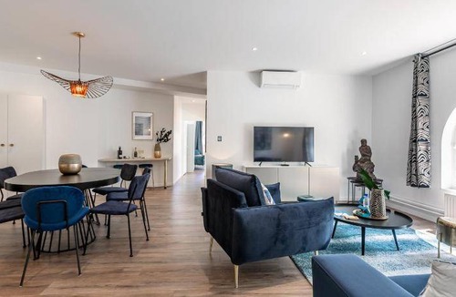 Paris City Center Apartment | 117 m² Apartment ∙ 4 bedrooms ∙ 10 guests