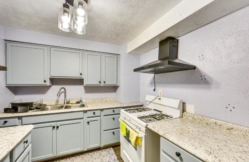 Penn Hills House | 12 Mi to Dtwn: Pittsburgh Home w/In-Unit Laundry!